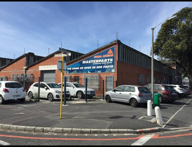 2,437M² WAREHOUSE RENTED IN KENILWORTH